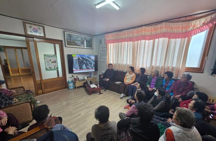 고흥군, 봄철 주민 대상 산불 예방 교육 실시 (1) - 지난 20일 과역면 내로마을 산불예방 교육
