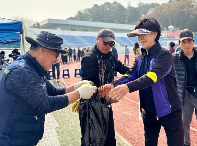 남해군 군민과 함께하는 ‘내나무갖기 캠페인’